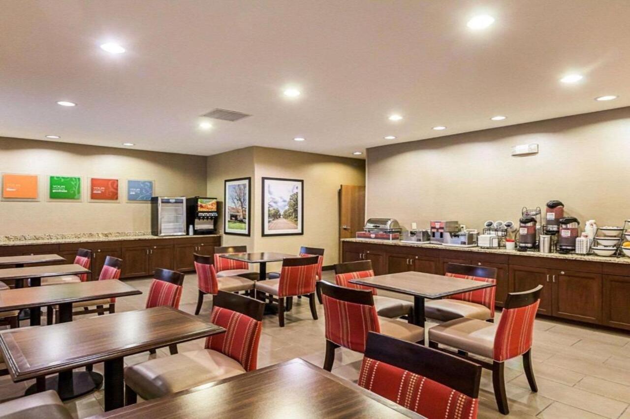 威奇托 东维奇塔康福特旅馆酒店 外观 照片